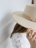 Load image into Gallery viewer, Cassandre - Maison Sajes BaguesMaison Sajes
